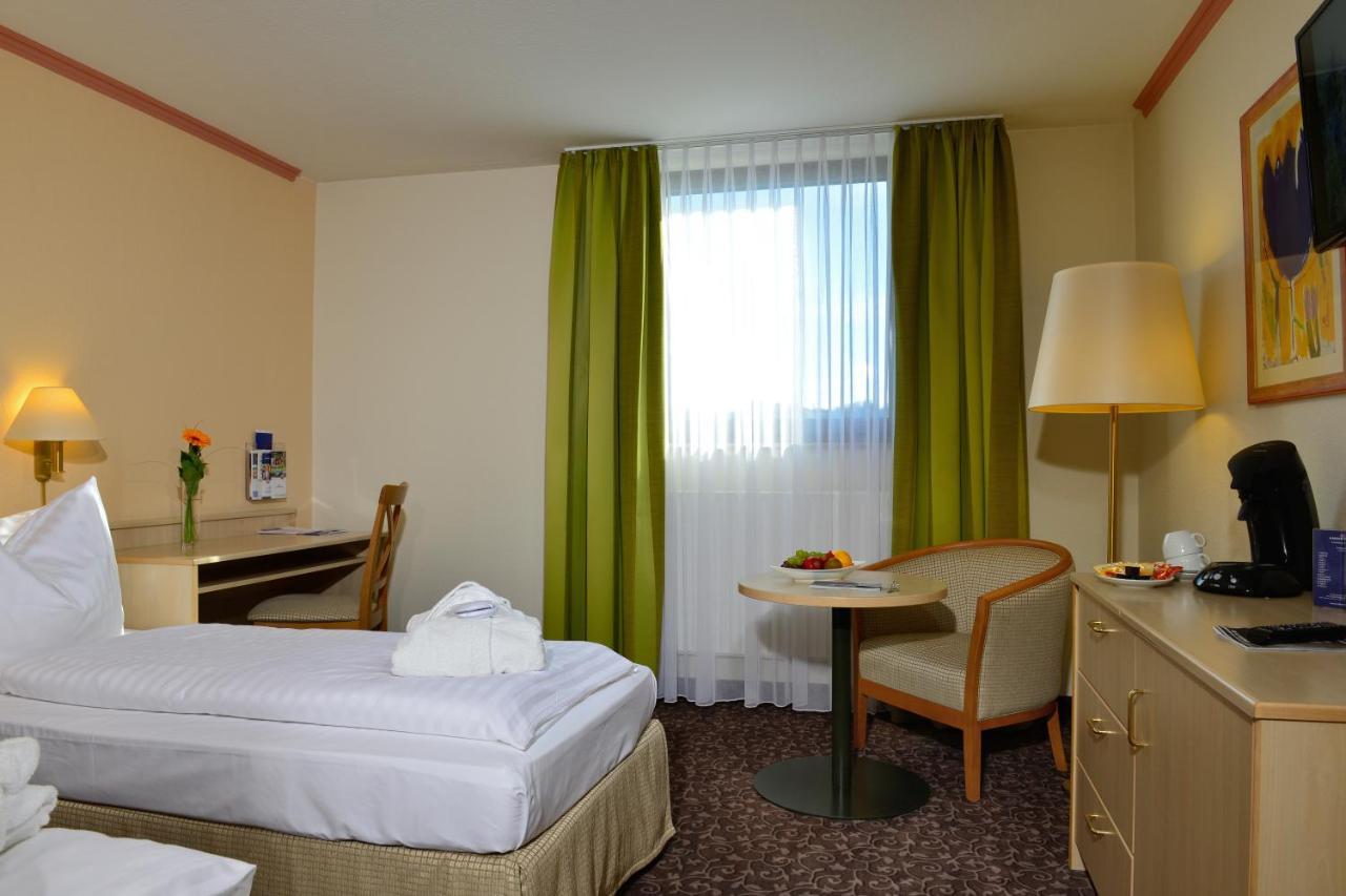 Plaza Inn Леонберг Екстериор снимка