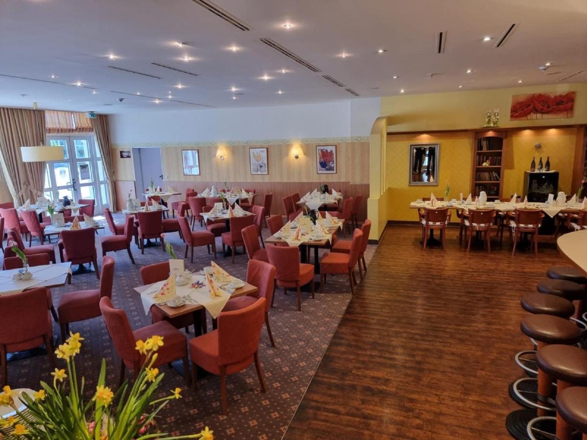 Plaza Inn Леонберг Екстериор снимка