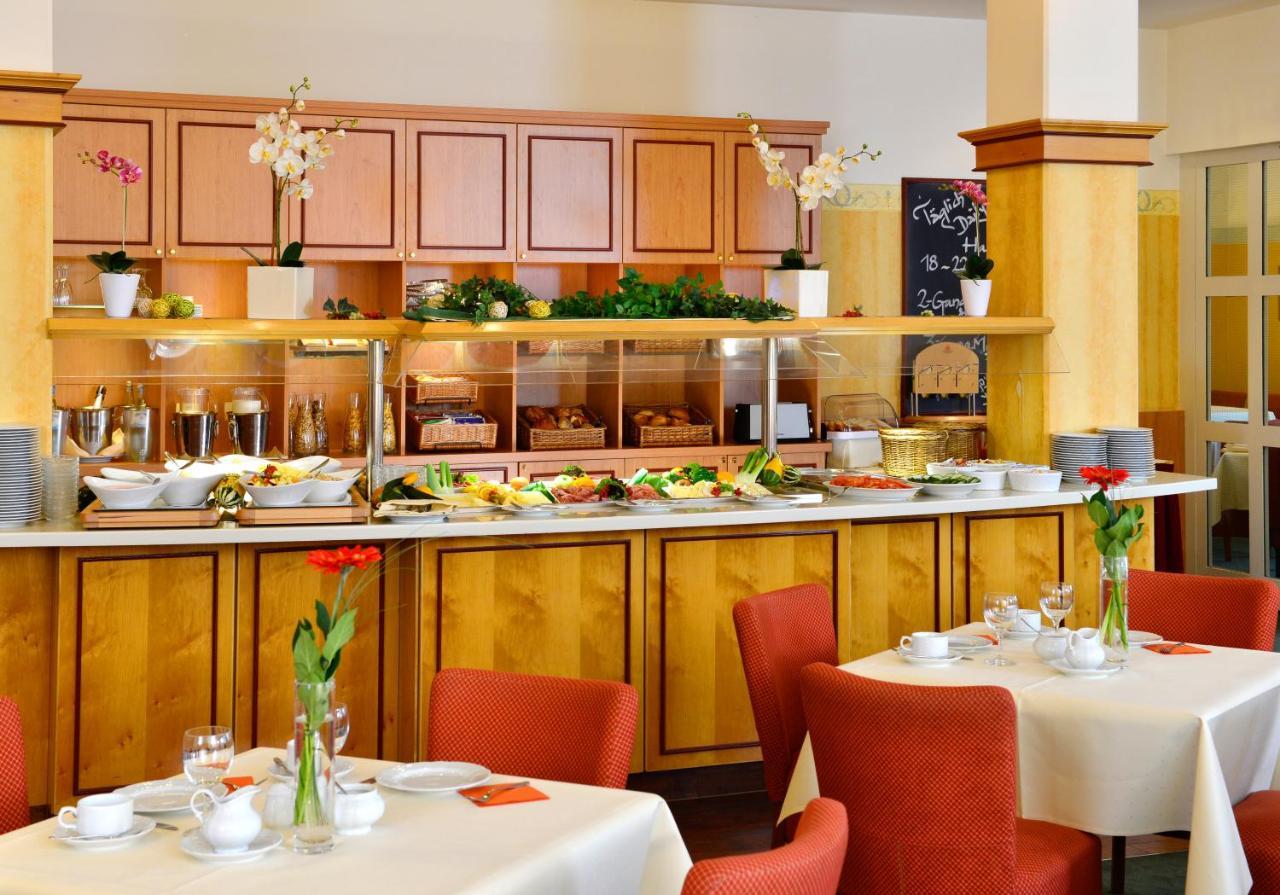 Plaza Inn Леонберг Екстериор снимка