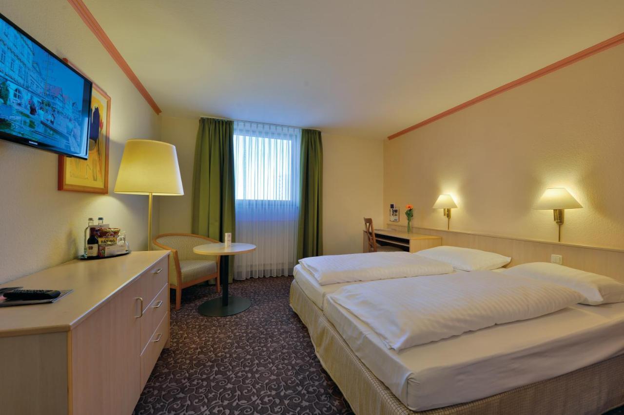 Plaza Inn Леонберг Екстериор снимка
