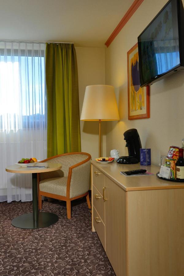 Plaza Inn Леонберг Екстериор снимка