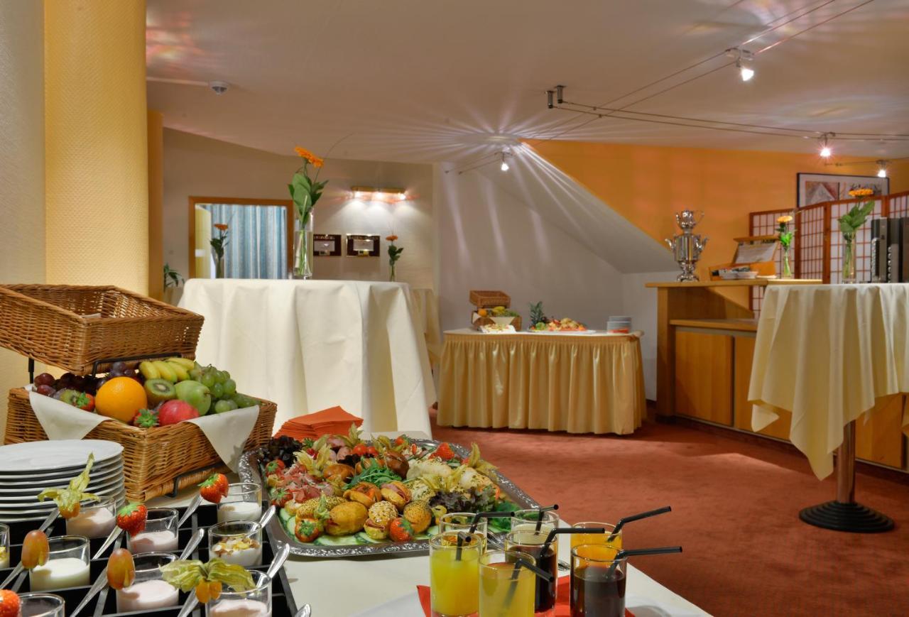 Plaza Inn Леонберг Екстериор снимка