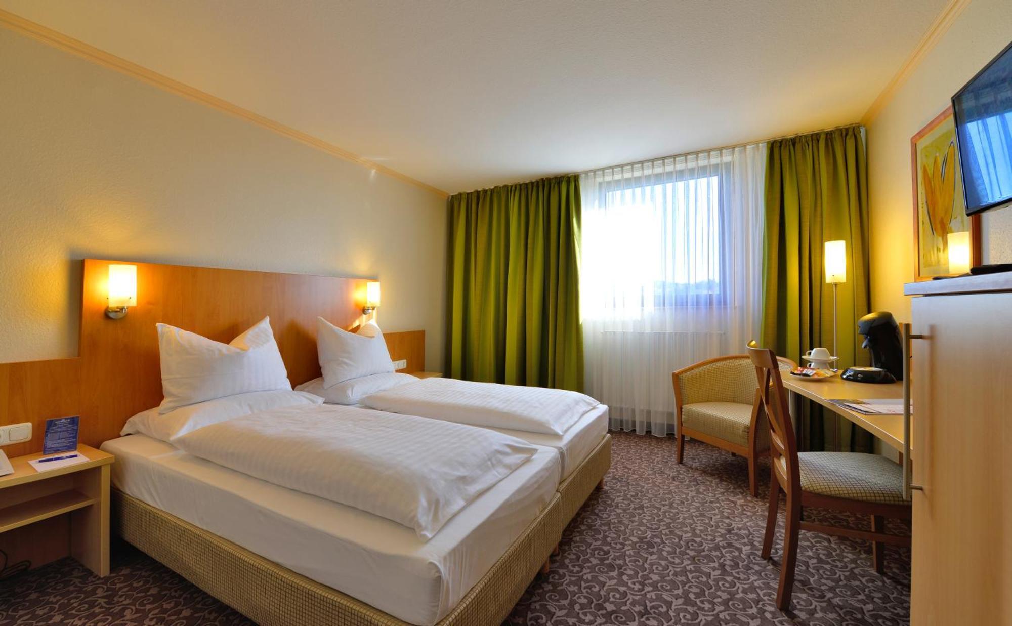 Plaza Inn Леонберг Екстериор снимка