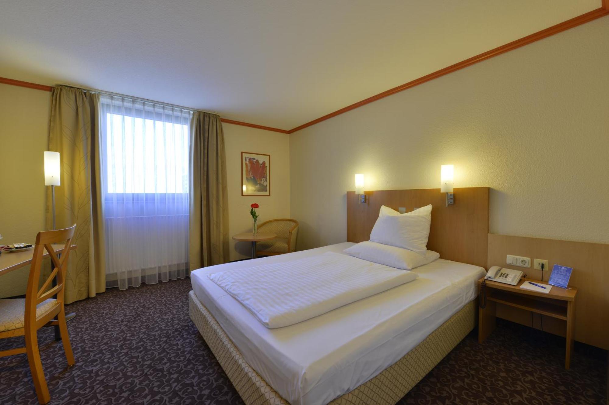 Plaza Inn Леонберг Екстериор снимка