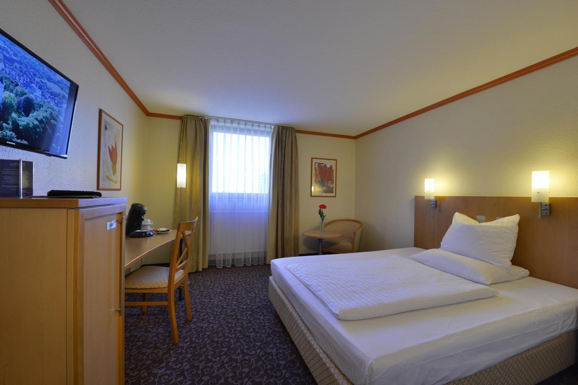 Plaza Inn Леонберг Екстериор снимка